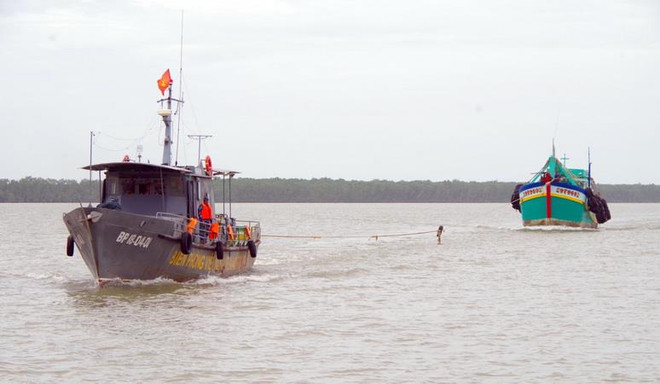 Bắt tàu chở 100.000 lít dầu không rõ nguồn gốc tại Sóc Trăng ảnh 1
