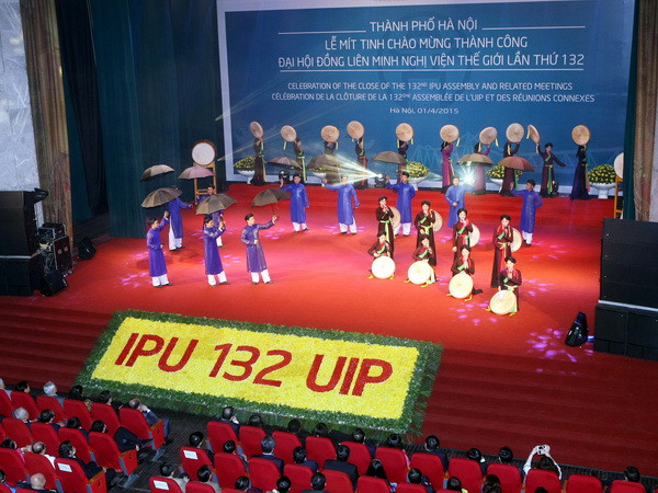 Lễ mít tinh chào mừng thành công của Đại hội đồng IPU-132. (Nguồn: TTXVN) Giáo sư Thái Lan: Vị thế Việt Nam nâng cao rất nhiều qua IPU-132 ảnh 1