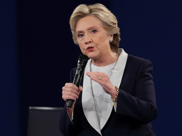 WikiLeaks tiếp tục công bố các thư điện tử liên quan tới bà Clinton ảnh 1