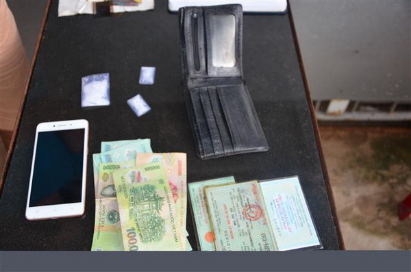 Đắk Lắk: Phá hai vụ vận chuyển ma túy và súng trên đường Hồ Chí Minh ảnh 1