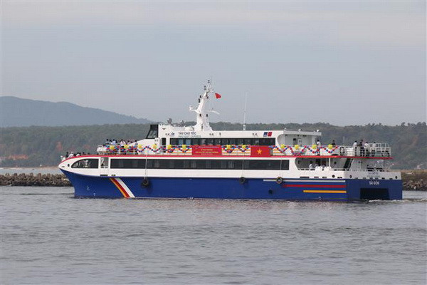 Đưa tàu cao tốc hai thân vào hoạt động tuyến Phan Thiết-Phú Quý ảnh 1