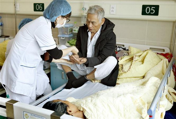 Chấp nhận và chủ động đối phó với tình trạng già hóa dân số ảnh 1