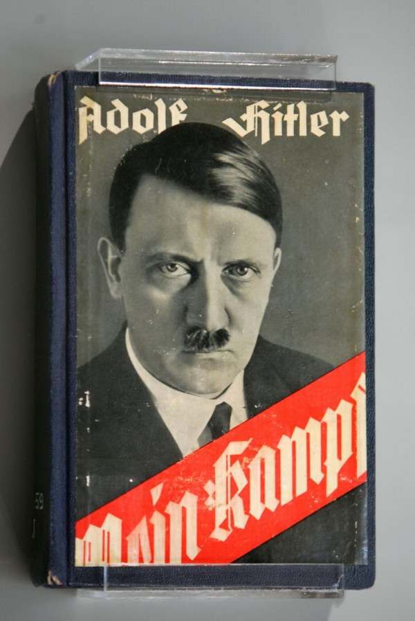 Đức chuẩn bị tái bản cuốn tự truyện gây tranh cãi của Hitler ảnh 1