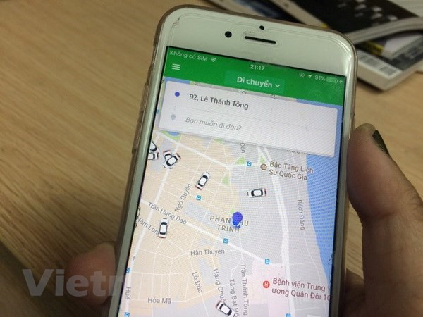 Ứng dụng gọi xe taxi công nghệ của Grab. (Nguồn: Vietnam+) Bộ Công Thương sẽ sớm có văn bản yêu cầu Grab giải trình ảnh 1