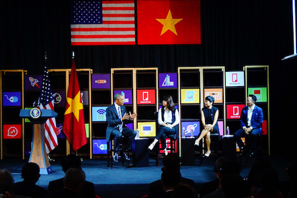 Ông Obama giao lưu với cộng đồng doanh nghiệp trẻ tại ​TP.HCM ảnh 1