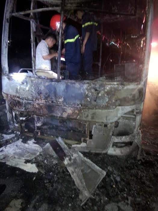 Quảng Ninh: Xe khách giường nằm bất ngờ bốc cháy khi đang lưu thông ảnh 2