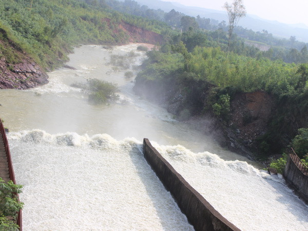 Từ 9 giờ ngày 7/11, Nhà máy Thủy điện Hố Hô bắt đầu xả tràn ảnh 1