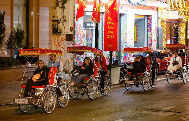 ttxvn_khach du lich Ha Noi.jpg