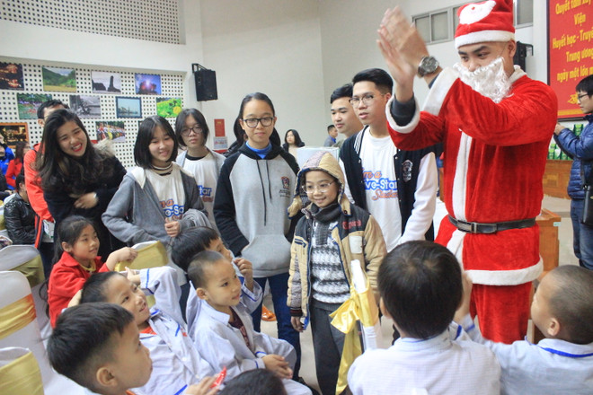 Mang một Giáng sinh ấm áp đến với các bệnh nhi ung thư ảnh 1