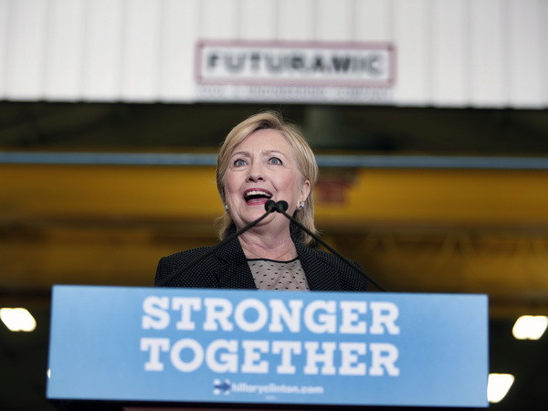 Bà Clinton nới rộng khoảng cách với ông Trump lên 9 điểm ảnh 1