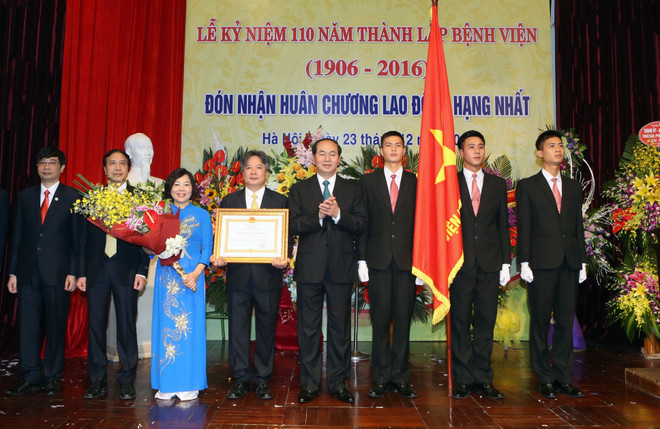 Chủ tịch nước Trần Đại Quang tới dự Lễ kỷ niệm 110 năm thành lập Bệnh viện Hữu nghị Việt Đức. (Ảnh: Nhan sáng/TTXVN) Kỷ niệm 110 năm thành lập Bệnh viện hữu nghị Việt-Đức ảnh 1
