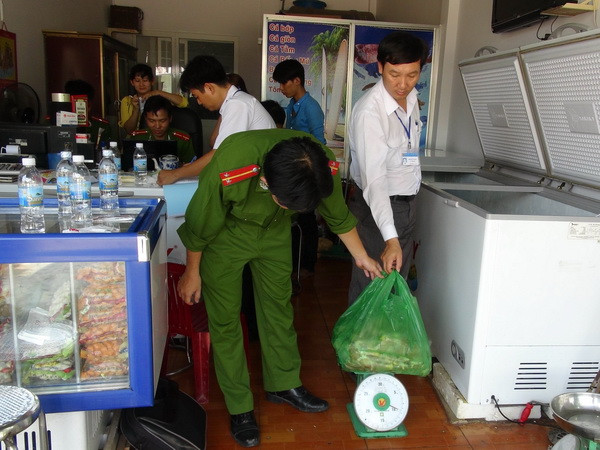 Đình chỉ hoạt động công ty cung cấp suất ăn gây ngộ độc 243 công nhân ảnh 1