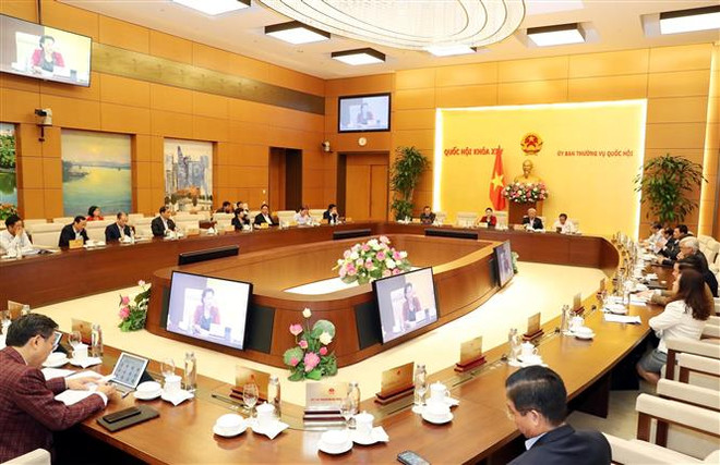 Quang cảnh Phiên họp. (Ảnh: Trọng Đức/TTXVN) Thông qua Nghị quyết sắp xếp đơn vị hành chính cấp huyện, xã ở 8 tỉnh ảnh 1