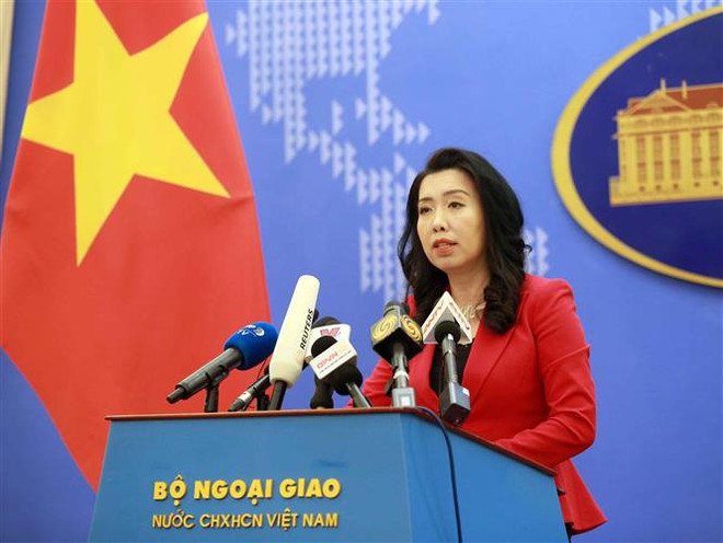 Người phát ngôn Bộ Ngoại giao Lê Thị Thu Hằng trả lời các câu hỏi của phóng viên trong nước và quốc tế. (Ảnh: Doãn Tấn/TTXVN) Đưa quan hệ quốc phòng Việt Nam-Hoa Kỳ đi vào chiều sâu và hiệu quả ảnh 1
