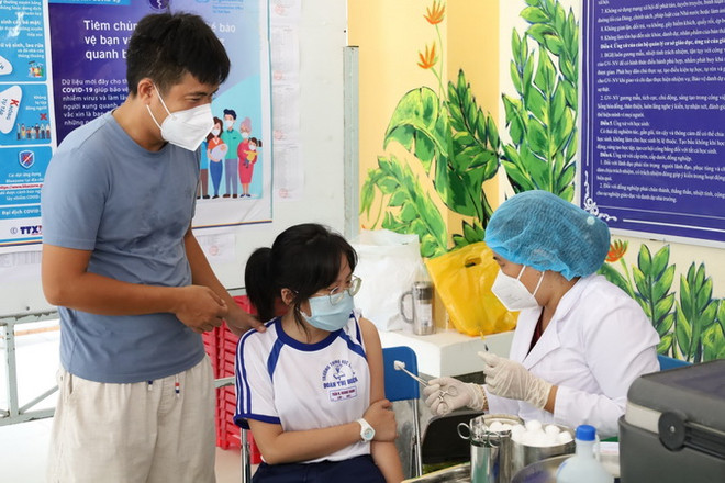 Dịch COVID-19: Tiêm mũi 3, mũi 4 để dự phòng biến chủng mới ảnh 2