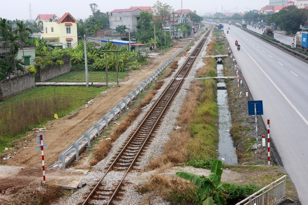 Tồn tại hơn 5.000 điểm giao cắt đường sắt không có người gác ảnh 1