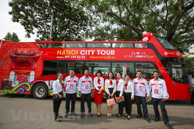 Một trải nghiệm thú vị ngắm thủ đô Hà Nội về đêm qua Night tour ảnh 2