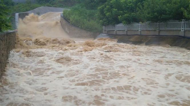 Mưa lớn ở vùng núi và trung du Bắc Bộ kéo dài đến hết ngày 8/8 ảnh 1