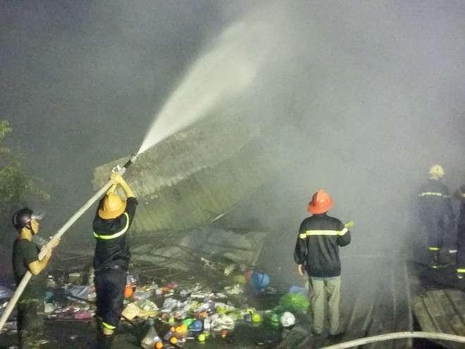 Cà Mau: Xác định nguyên nhân cháy chợ Thới Bình là do chập điện ảnh 1