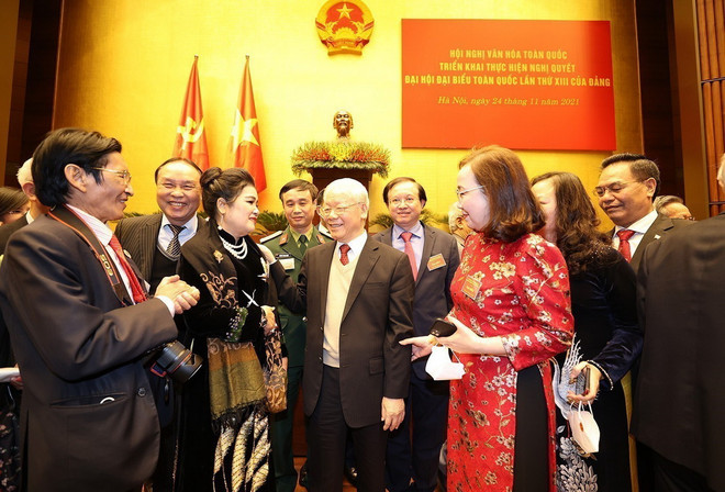 Tổng Bí thư Nguyễn Phú Trọng với đại biểu dự Hội nghị Văn hóa Toàn quốc triển khai thực hiện Nghị quyết Đại hội Đại biểu toàn quốc lần thứ XIII của Đảng (Hà Nội, 24/11/2021). (Ảnh: Trí Dũng/TTXVN) ttxvn_2107_tong bi thu nguyen phu trong van hoa3.jpg