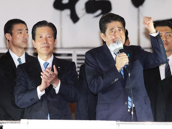 Nhật Bản: Cách biệt dẫn trước của Thủ tướng Abe tạm thu hẹp ảnh 1