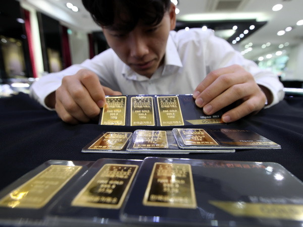 Giá vàng trên thị trường thế giới tăng 3,3% trong quý 3 năm nay ảnh 1