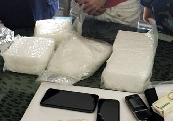 Cắt rừng xuyên biên giới vận chuyển 294kg ma túy đá từ Lào về Việt Nam ảnh 1