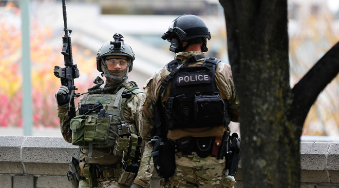 Cảnh sát Canada bắn hạ nghi phạm đánh bom liều chết người da trắng ảnh 1