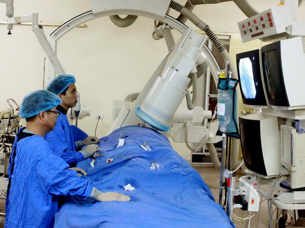 Đà Nẵng: Cứu sống bệnh nhân bị viêm phổi nặng do cúm AH3 ảnh 1