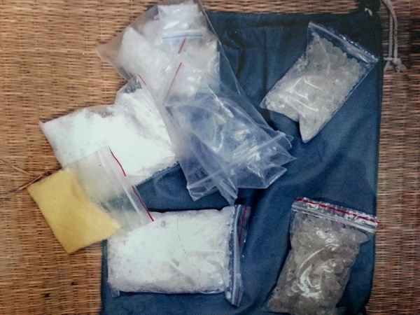 Bắc Giang bắt đối tượng tàng trữ 2kg ma túy tổng hợp dạng đá ảnh 1