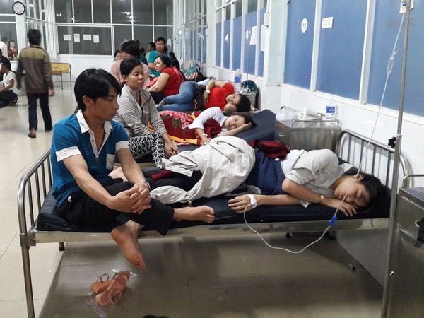 TP.HCM: Hàng chục công nhân nhập viện nghi ngộ độc thực phẩm ảnh 1