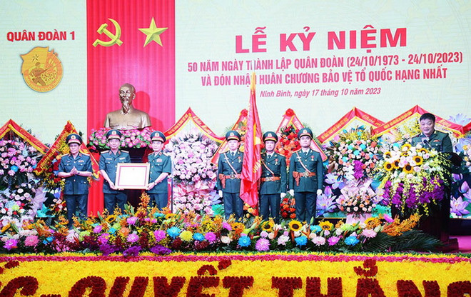 Quân đoàn 1 đón nhận Huân chương Bảo vệ Tổ quốc hạng Nhất ảnh 1