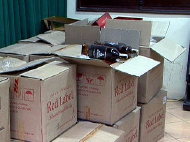 Quảng Ninh: Thu giữ 139 chai rượu ngoại không có hóa đơn ảnh 1