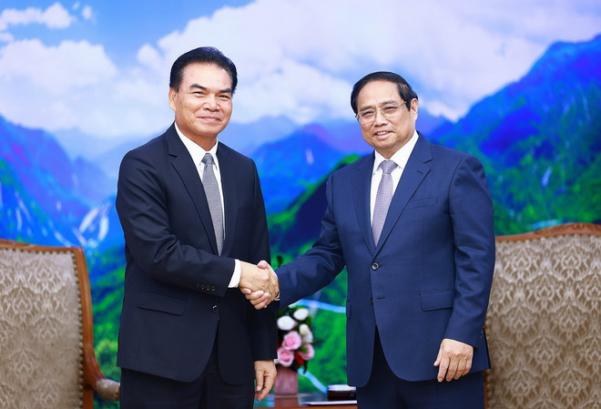 Thủ tướng Phạm Minh Chính tiếp ông Phet Phomphiphak, Bộ trưởng Bộ Kế hoạch và Đầu tư Lào, Chủ tịch Ủy ban hợp tác Lào-Việt Nam. (Ảnh: Dương Giang/TTXVN) ttxvn_1908_pham minh chinh lao (1).jpg