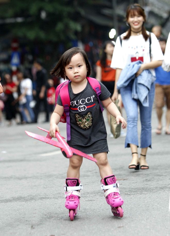 Phố đi bộ Hồ Gươm thu hút du khách dịp nghỉ lễ 30/4 và 1/5 ảnh 5