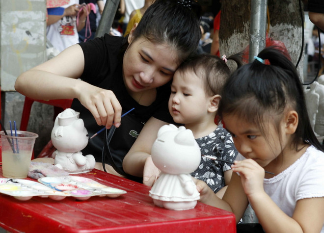 Phố đi bộ Hồ Gươm thu hút du khách dịp nghỉ lễ 30/4 và 1/5 ảnh 13