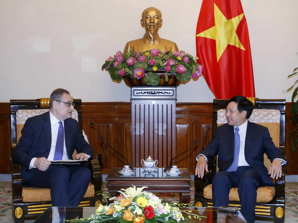 Phó Thủ tướng, Bộ trưởng Ngoại giao Phạm Bình Minh tiếp Thứ trưởng Ngoại giao Nga Igor. Morgulov. (Ảnh: Văn Điệp/TTXVN) Đối thoại chiến lược và tham vấn chính trị cấp Thứ trưởng Việt-Nga ảnh 1