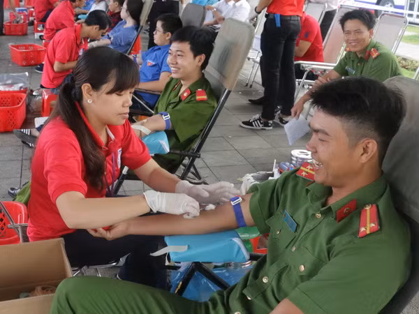 Vinh danh 100 điển hình hiến máu tình nguyện tiêu biểu toàn quốc ảnh 1