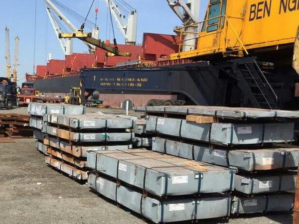 Thép cuộn trốn thuế nhập khẩu qua cảng Bến Nghé. (Ảnh: Hoàng Hải/Vietnam+) Bắt giữ hơn 6.300 tấn thép cuộn trốn thuế nhập qua cảng Bến Nghé ảnh 2