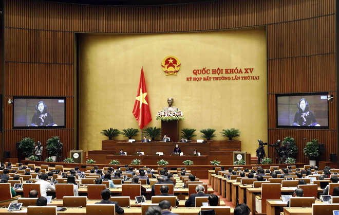 Bộ trưởng Bộ Y tế Đào Hồng Lan giải trình, làm rõ một số vấn đề đại biểu Quốc hội nêu. (Ảnh: An Đăng/TTXVN) Kỳ họp bất thường lần thứ 2: Đảm bảo quy hoạch không xa rời thực tiễn ảnh 2