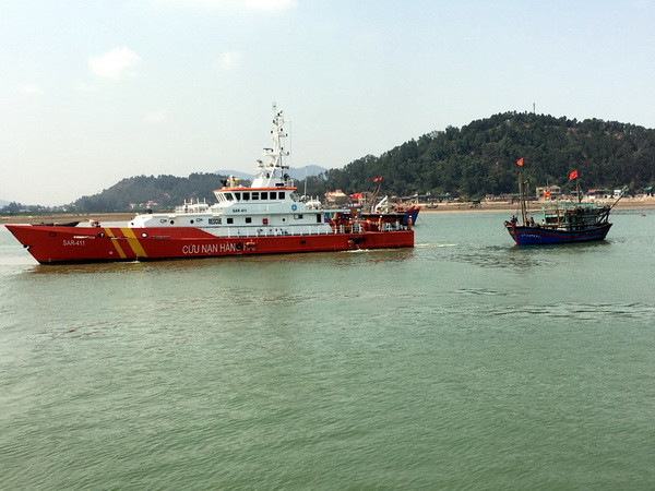 Cứu hộ thành công 7 ngư dân cùng tàu cá bị nạn trên vùng biển Nghệ An ảnh 2