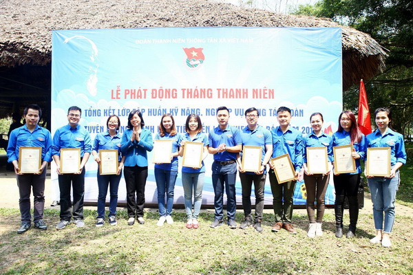 Đoàn TTXVN tuyên dương 10 thanh niên tiên tiến làm theo lời Bác ảnh 2