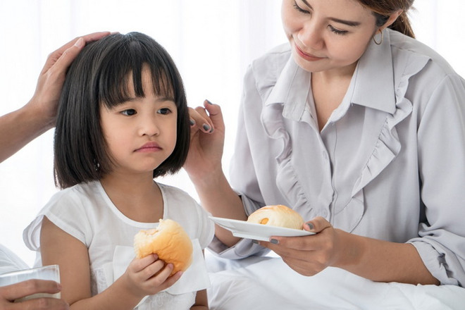 Bữa sáng không đủ chất có thể gây nên sự mệt mỏi, thiếu hụt năng lượng cho trẻ. Giải pháp cải thiện dinh dưỡng bữa sáng cho trẻ em Việt Nam ảnh 2