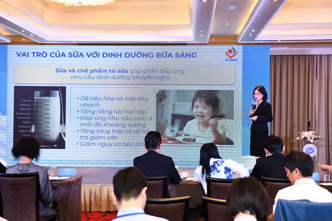 Tại hội thảo, các chuyên gia cũng nhấn mạnh vai trò của sữa trong bữa sáng để bổ sung đầy đủ dưỡng chất cho trẻ khởi đầu ngày mới. Giải pháp cải thiện dinh dưỡng bữa sáng cho trẻ em Việt Nam ảnh 4