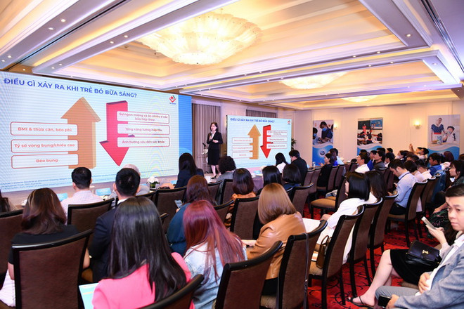 Tiến sỹ Nguyễn Thu Hà, Khoa Vi chất dinh dưỡng thuộc Viện Dinh dưỡng Quốc gia Việt Nam, chia sẻ tại hội thảo. Giải pháp cải thiện dinh dưỡng bữa sáng cho trẻ em Việt Nam ảnh 3