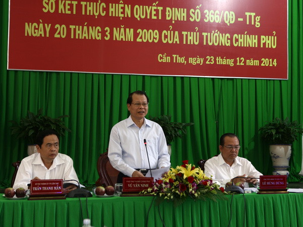 Phó Thủ tướng Vũ Văn Ninh dự và phát biểu chỉ đạo tại Hội nghị. (Ảnh: Duy Khương/TTXVN) Cần Thơ từng bước thành trung tâm Đồng bằng Sông Cửu Long ảnh 1