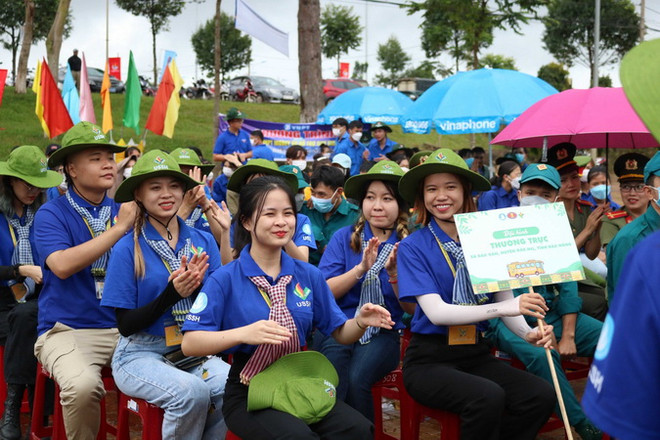 Trong đợt Chiến dịch thanh niên tình nguyện Hè năm 2022. (Ảnh TTXVN phát) Thủ tướng Chính phủ sẽ đối thoại với thanh niên vào tháng Ba tới ảnh 1