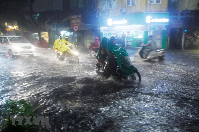 Thành phố Hà Nội có mưa rào và dông vài nơi trong đêm nay ảnh 1