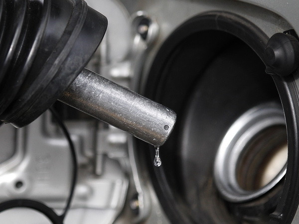 Giá dầu trên thị trường thế giới đồng loạt đi xuống ảnh 1