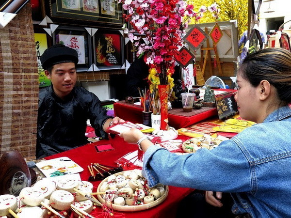 Tết Việt truyền thống thích ứng với tình hình mới của dịch COVID-19 ảnh 1